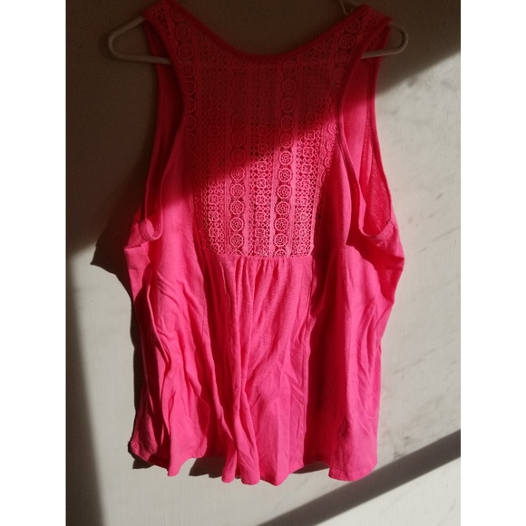 Pink skull tank top with lace accents - Picture 2 of 3